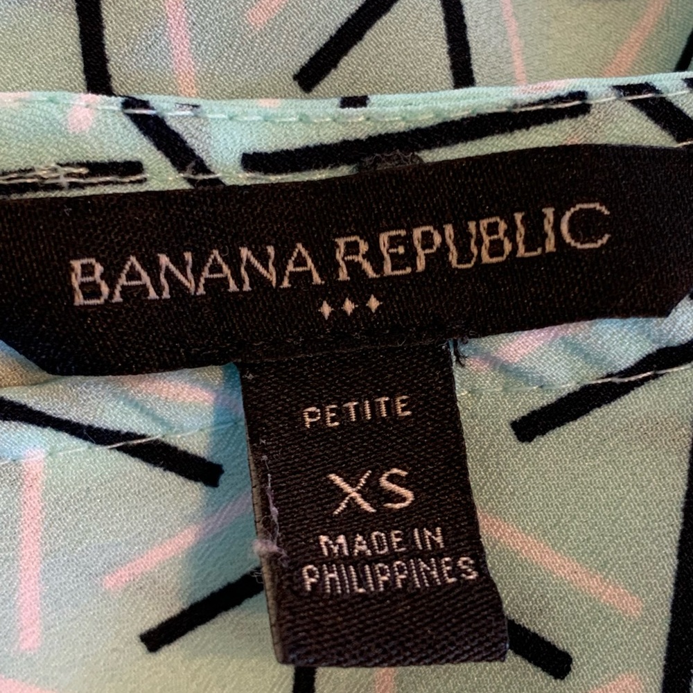 Banana Republic Simple Wavey Sleeveless Top - Picture 2 of 7